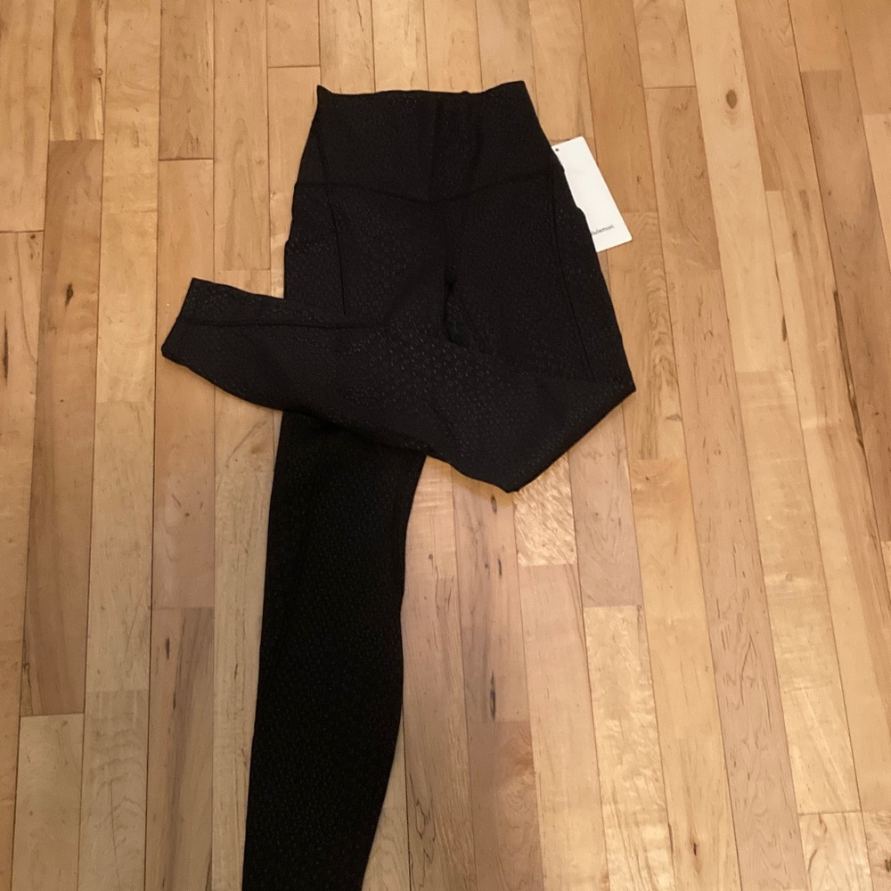 NWT Lululemon embossed align with pockets, size 2
